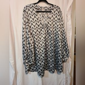 Melissa McCarthy Seven, 4x, black and white